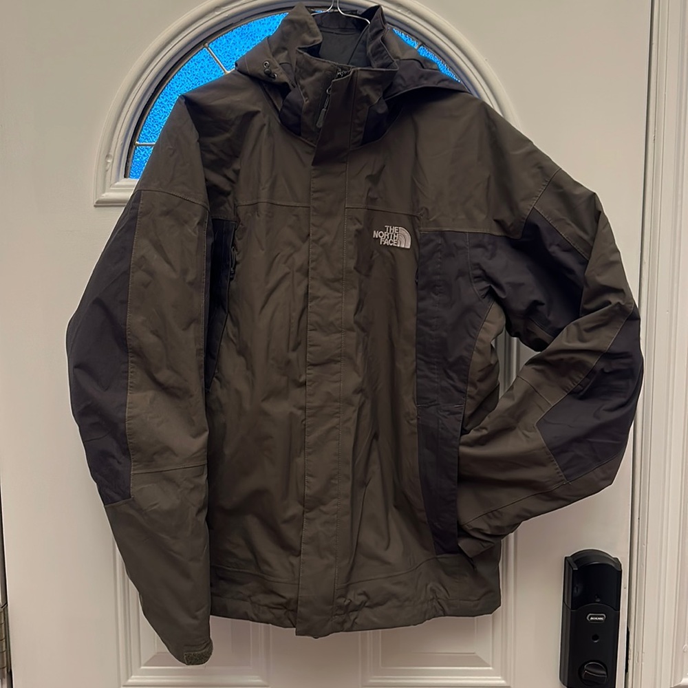 Gently used North Face Men’s ski/snowboard jacket